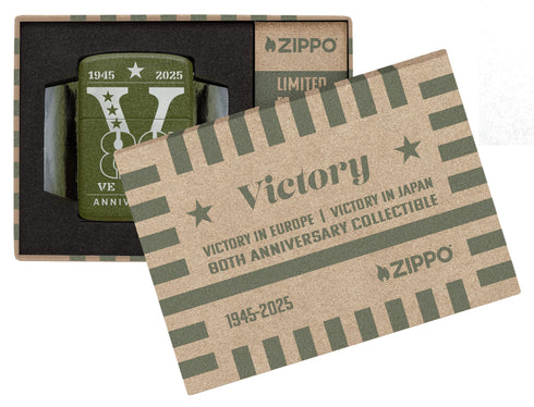 Zippo 46949 vžigalnik VE/VJ Day 80th Anniversary